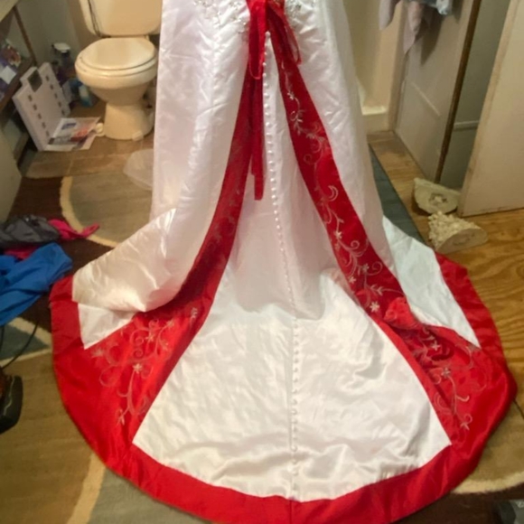 Wedding dress size 12-13 - Picture 2 of 10